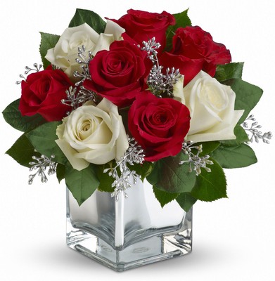 Faith Hill - Snowy Night Bouquet from Forever Flowers, flower delivery in St. Thomas, VI